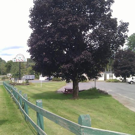 Colonnade Inn Lyndonville Exterior photo